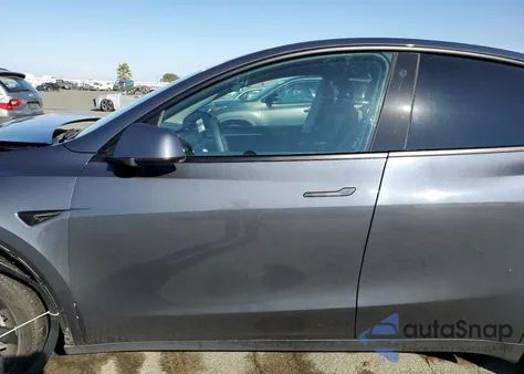 2022 Tesla Model Y from USA, damaged, VIN 7SAYGAEE2NF536338